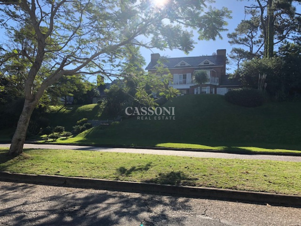 Casa ID.4853 - Vende casa espectacular en playa mansa , Punta del Este 