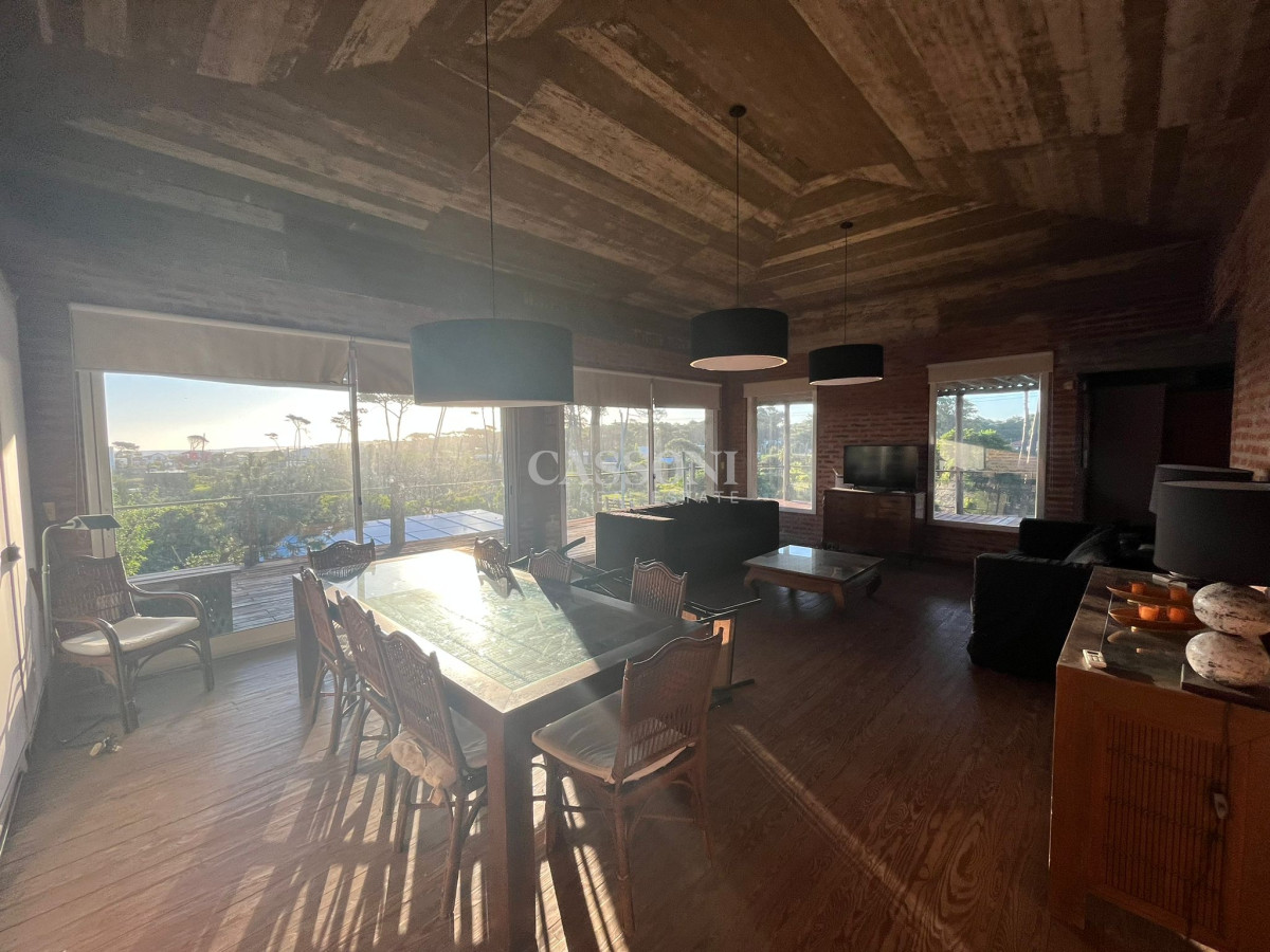 Casa ID.2424 - Casa en Venta de 4 dormitorios en Chihuahua , Punta del este 