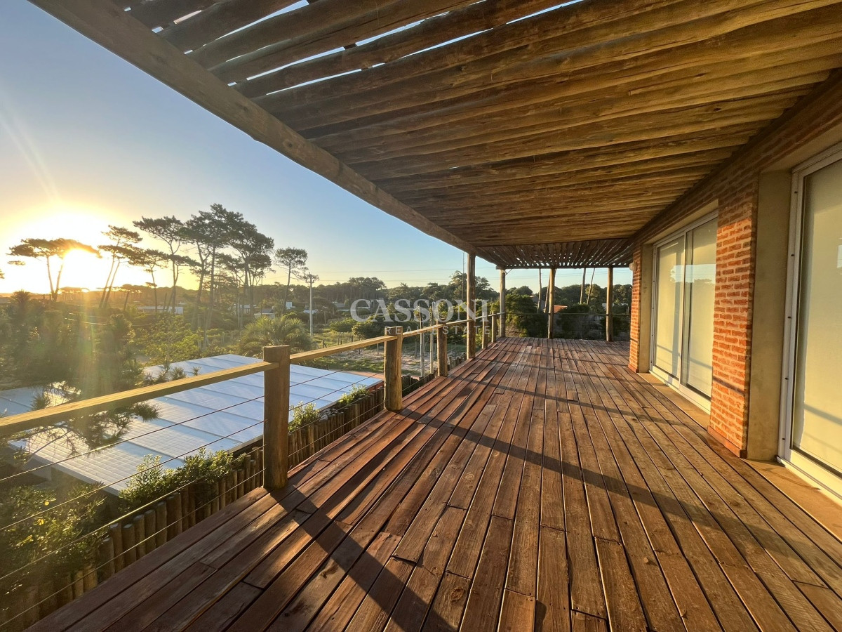 Casa ID.2424 - Casa en Venta de 4 dormitorios en Chihuahua , Punta del este 