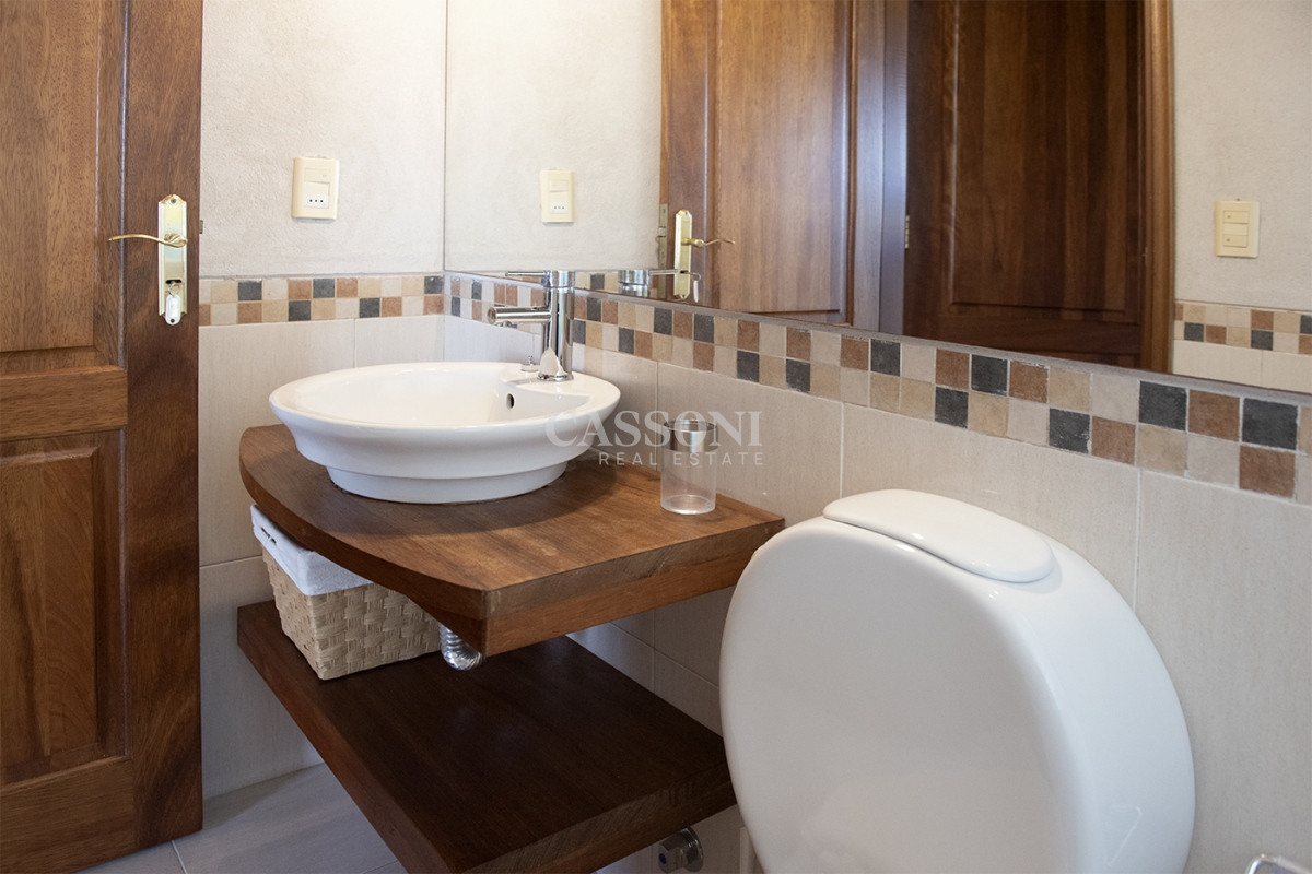 Casa ID.2424 - Casa en Venta de 4 dormitorios en Chihuahua , Punta del este 