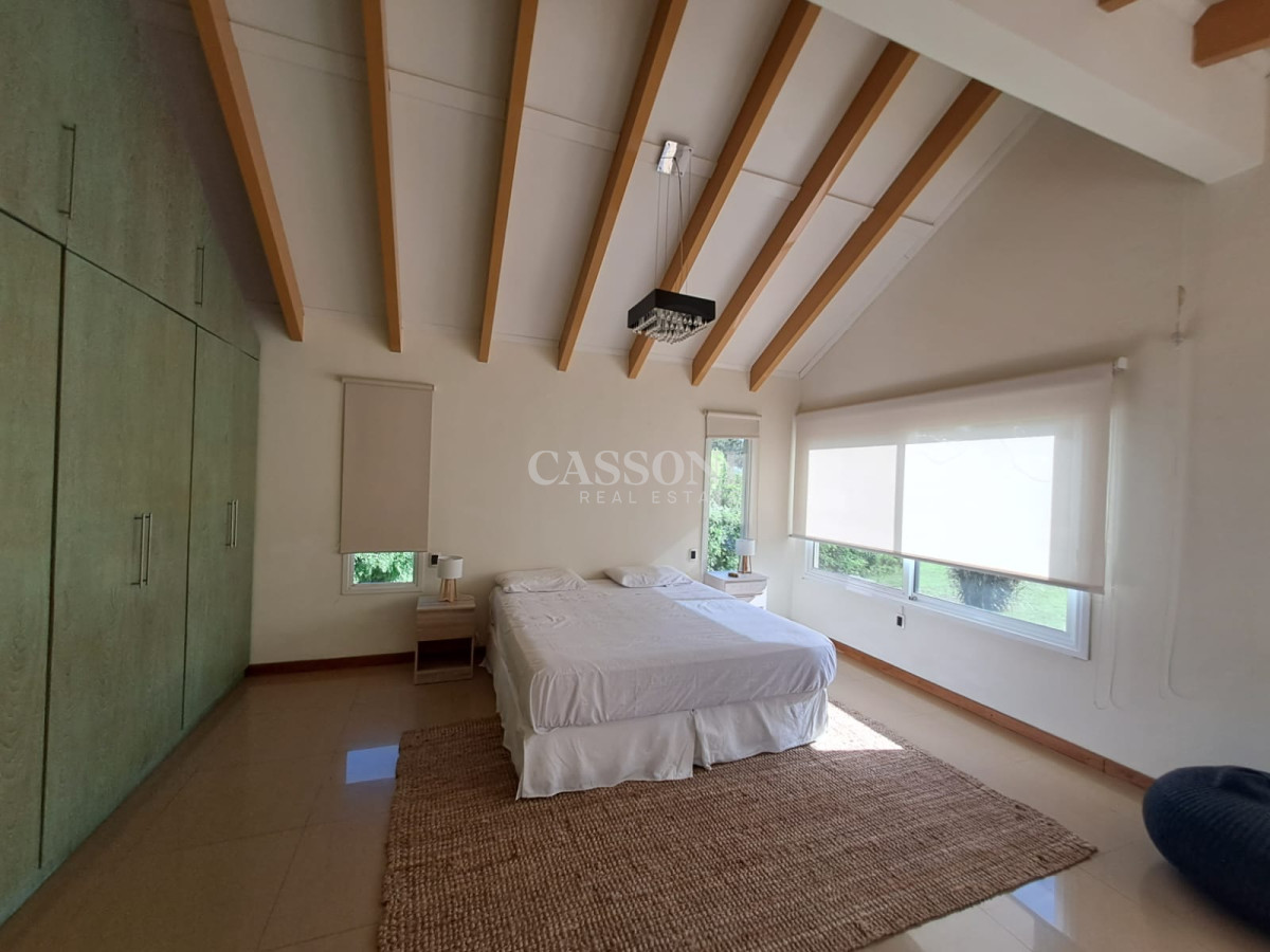 Casa ID.4867 - Espaciosa Casa en Barrio Privado de 6 dorm y piscina en Punta del Este