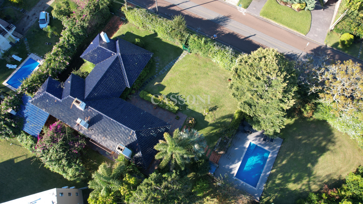 Casa ID.4865 - Espectacular casa en Playa Mansa, a metros del mar. Punta del Este