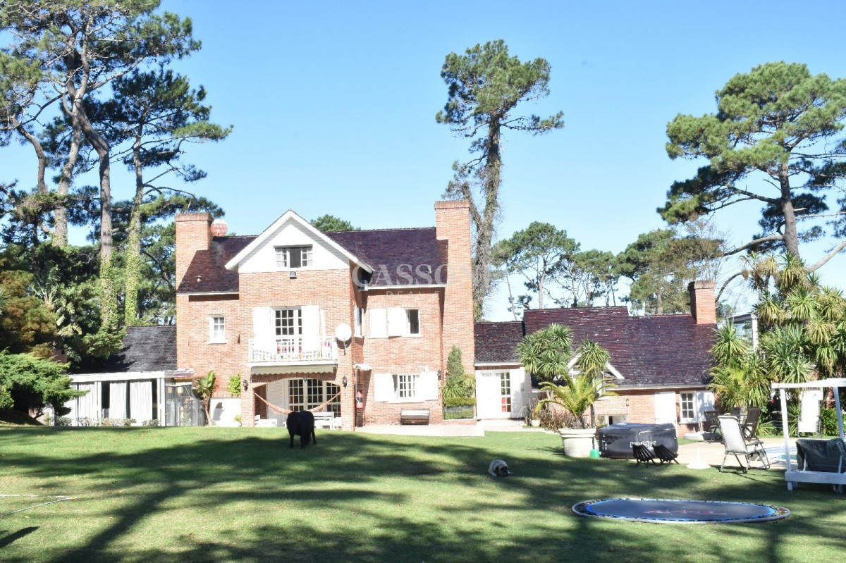 Casa ID.4853 - Vende casa espectacular en playa mansa , Punta del Este 