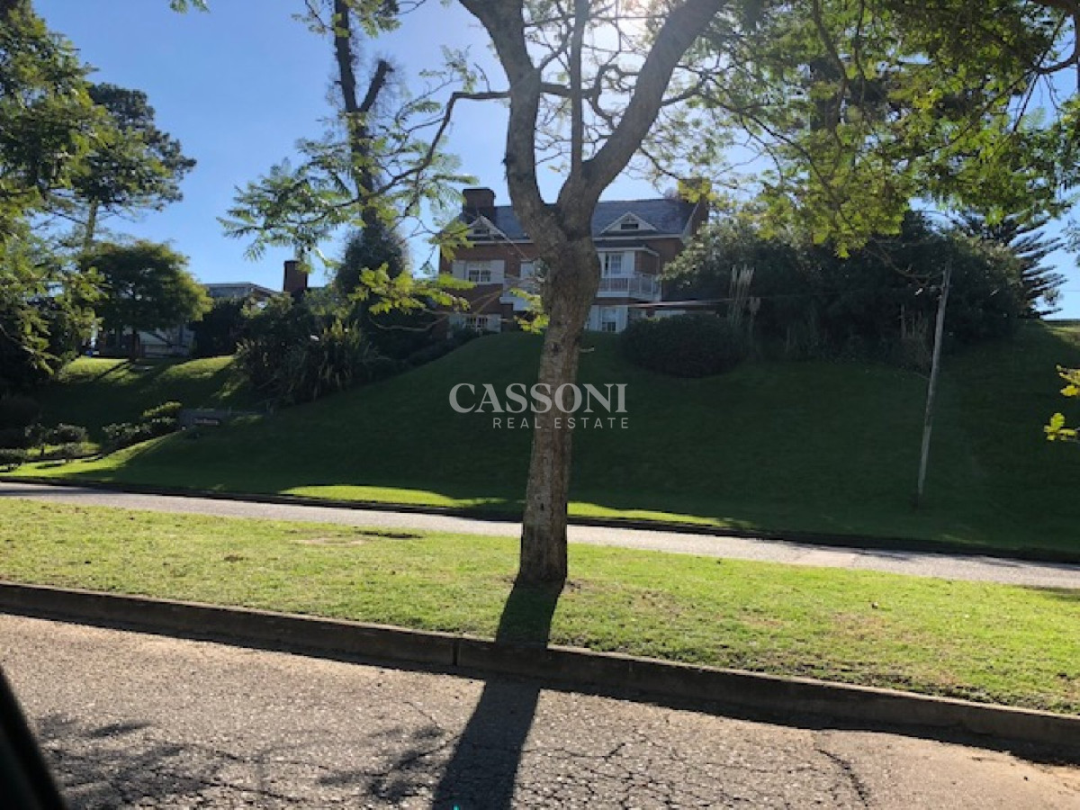 Casa ID.4853 - Vende casa espectacular en playa mansa , Punta del Este 