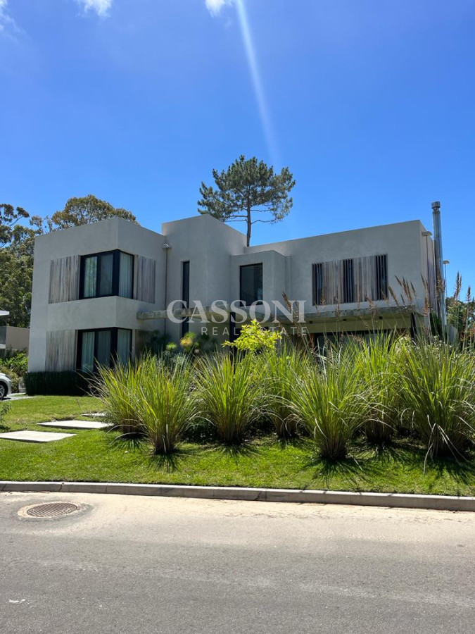 Casa ID.2348 - Casa en Venta en Barrio Privado La Arbolada , Punta del este 