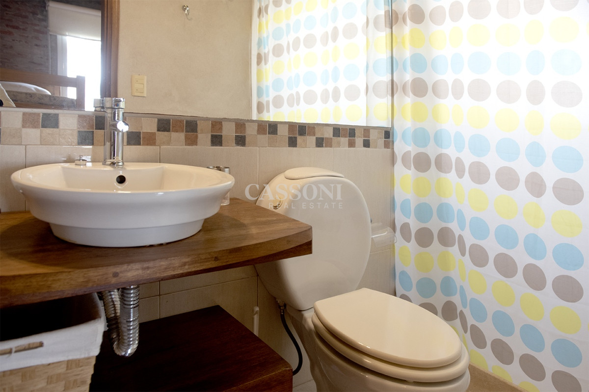 Casa ID.2424 - Casa en Venta de 4 dormitorios en Chihuahua , Punta del este 