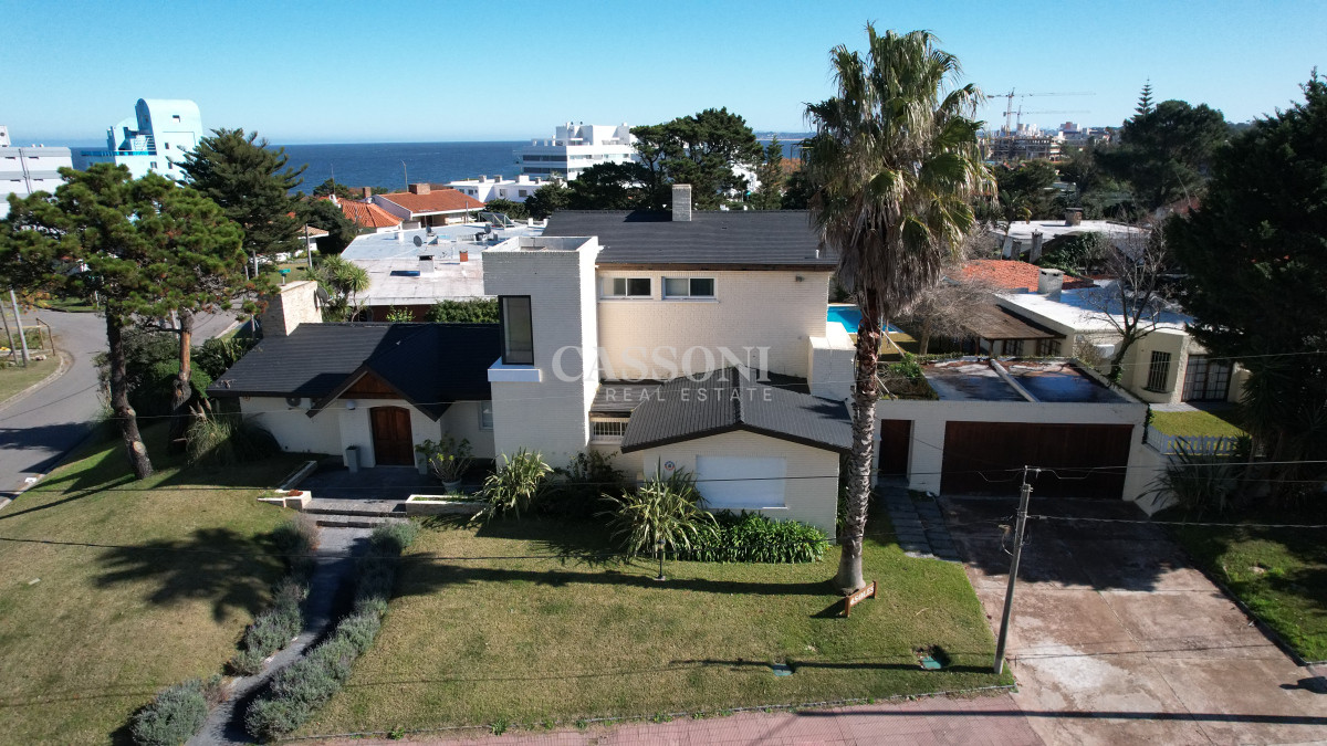 Casa ID.4855 - VENDE CASA DE 4 DORMITORIOS EN EXCELENTE ESTADO, PLAYA MANSA, PUNTA DEL ESTE 