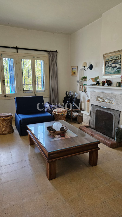 Casa ID.3801 - Importante residencia frente al mar en venta.