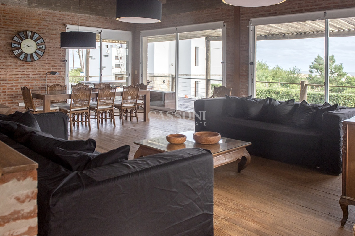 Casa ID.2424 - Casa en Venta de 4 dormitorios en Chihuahua , Punta del este 