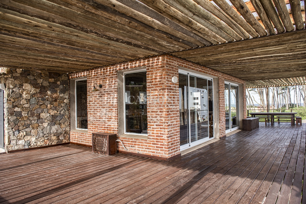 Casa ID.2424 - Casa en Venta de 4 dormitorios en Chihuahua , Punta del este 