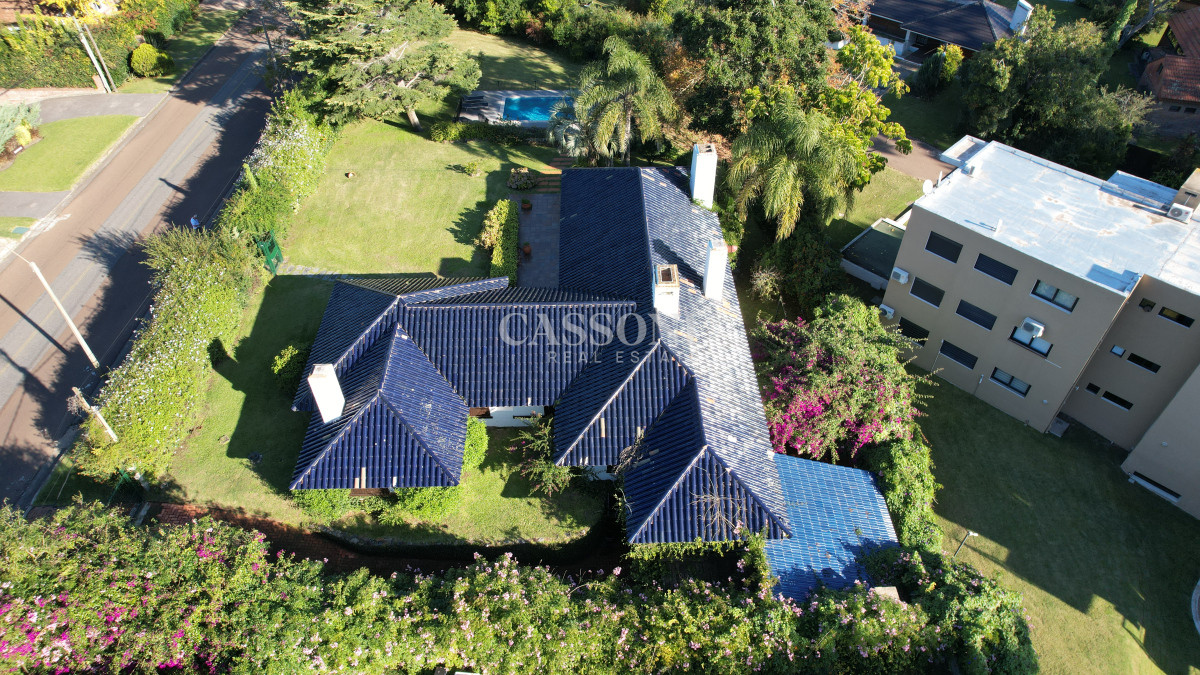 Casa ID.4865 - Espectacular casa en Playa Mansa, a metros del mar. Punta del Este