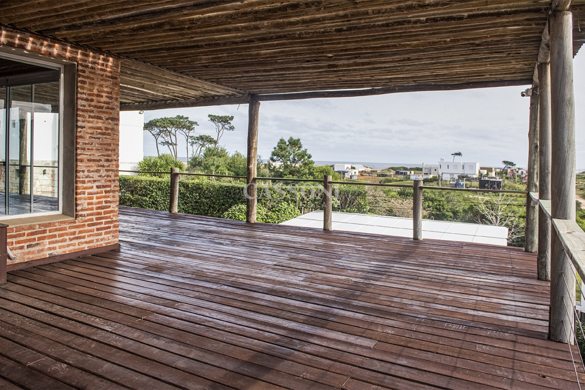 Casa ID.2424 - Casa en Venta de 4 dormitorios en Chihuahua , Punta del este 
