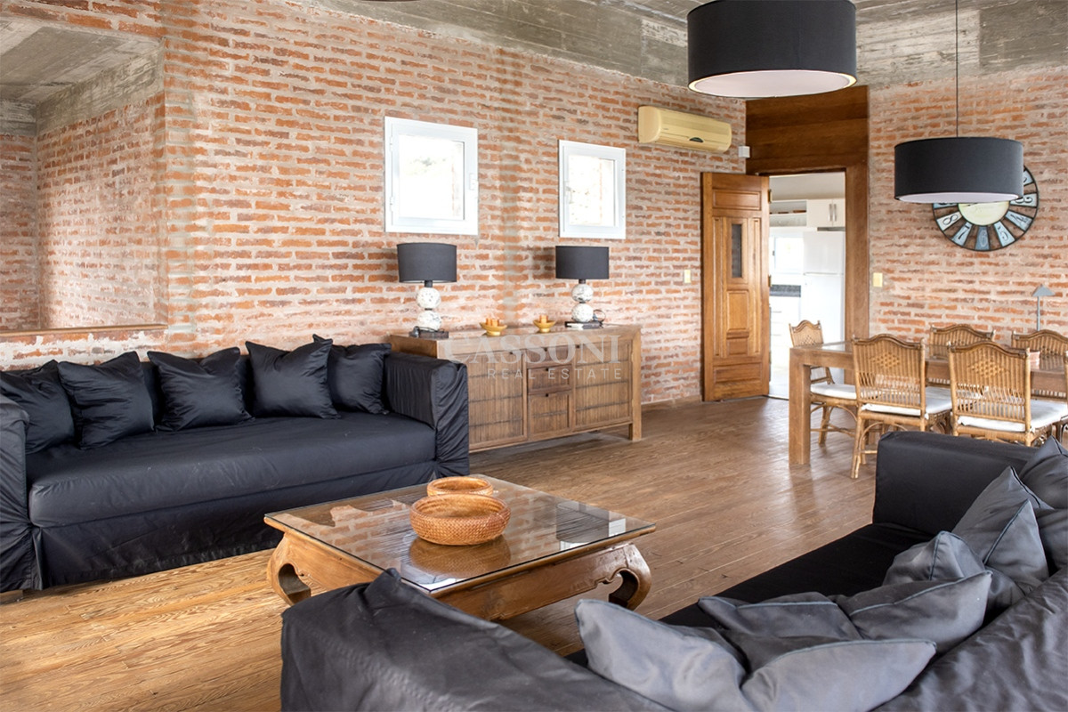 Casa ID.2424 - Casa en Venta de 4 dormitorios en Chihuahua , Punta del este 