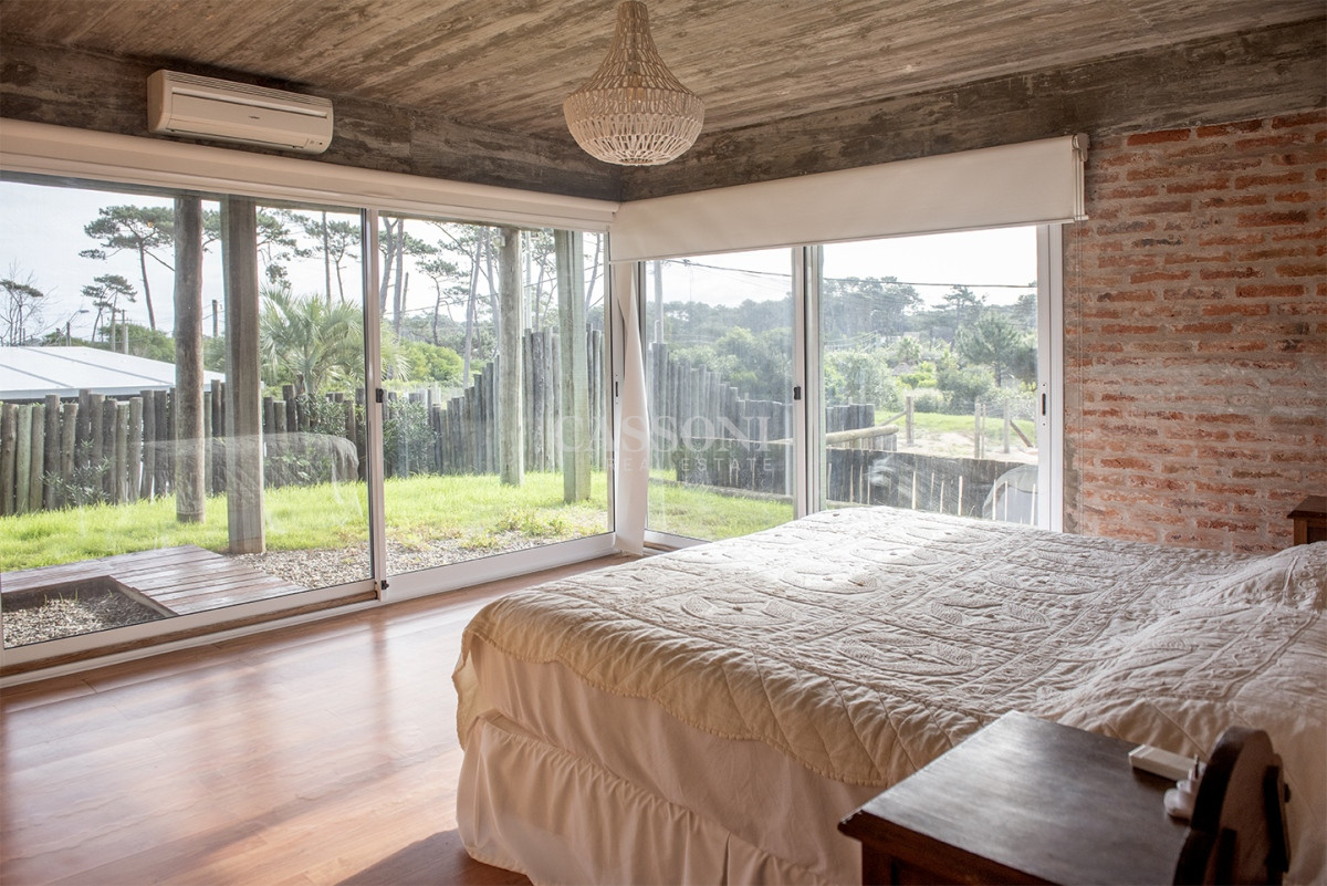 Casa ID.2424 - Casa en Venta de 4 dormitorios en Chihuahua , Punta del este 