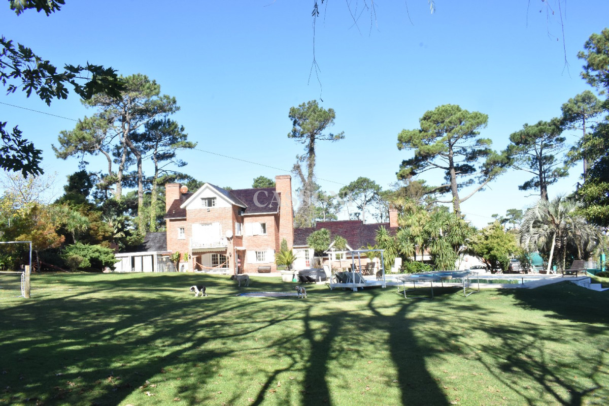 Casa ID.4853 - Vende casa espectacular en playa mansa , Punta del Este 