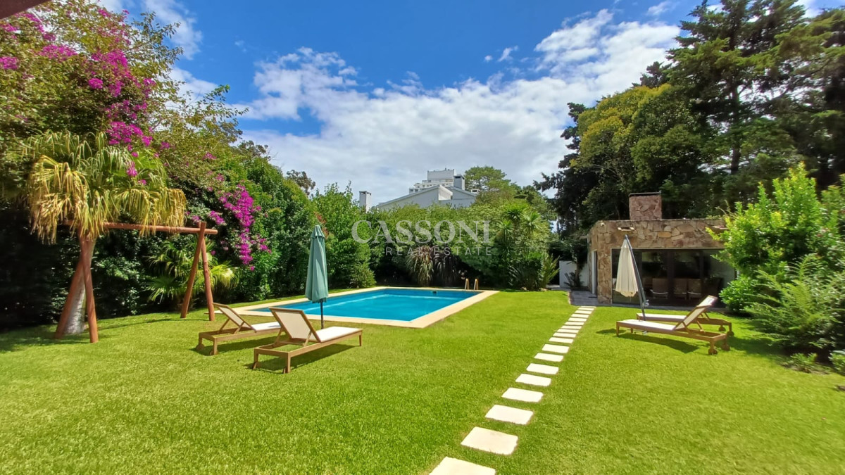 Casa ID.4871 - Vende gran casa para vivir todo el año, de 3 dormitorios en Punta del Este 