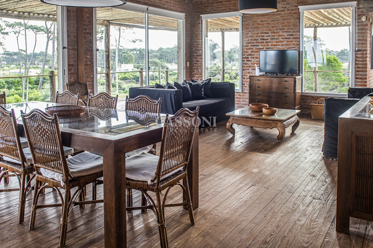Casa ID.2424 - Casa en Venta de 4 dormitorios en Chihuahua , Punta del este 