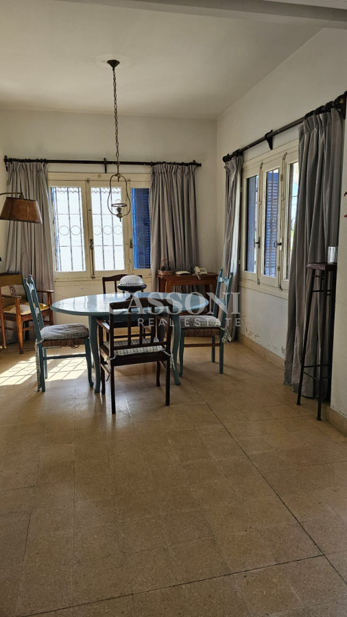 Casa ID.3801 - Importante residencia frente al mar en venta.