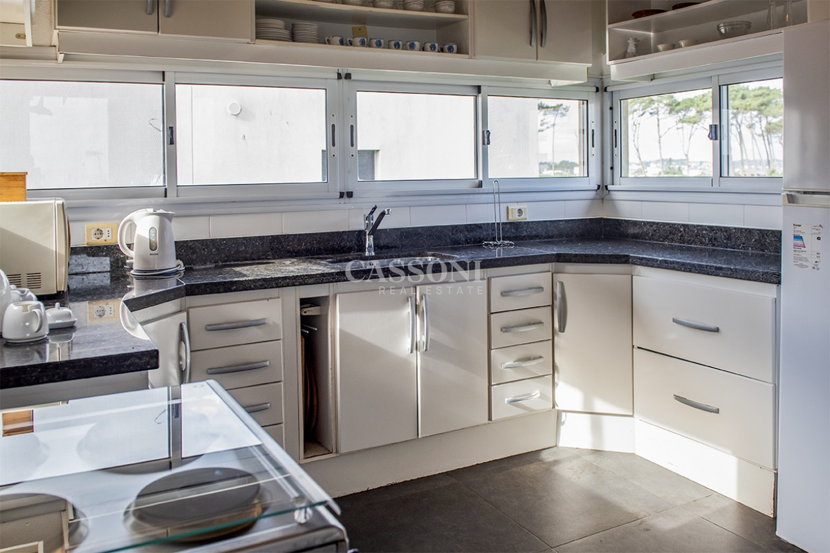 Casa ID.2424 - Casa en Venta de 4 dormitorios en Chihuahua , Punta del este 