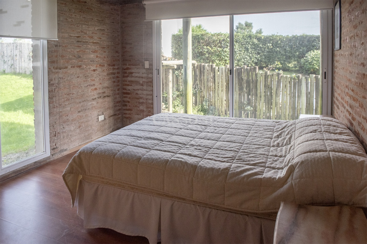 Casa ID.2424 - Casa en Venta de 4 dormitorios en Chihuahua , Punta del este 