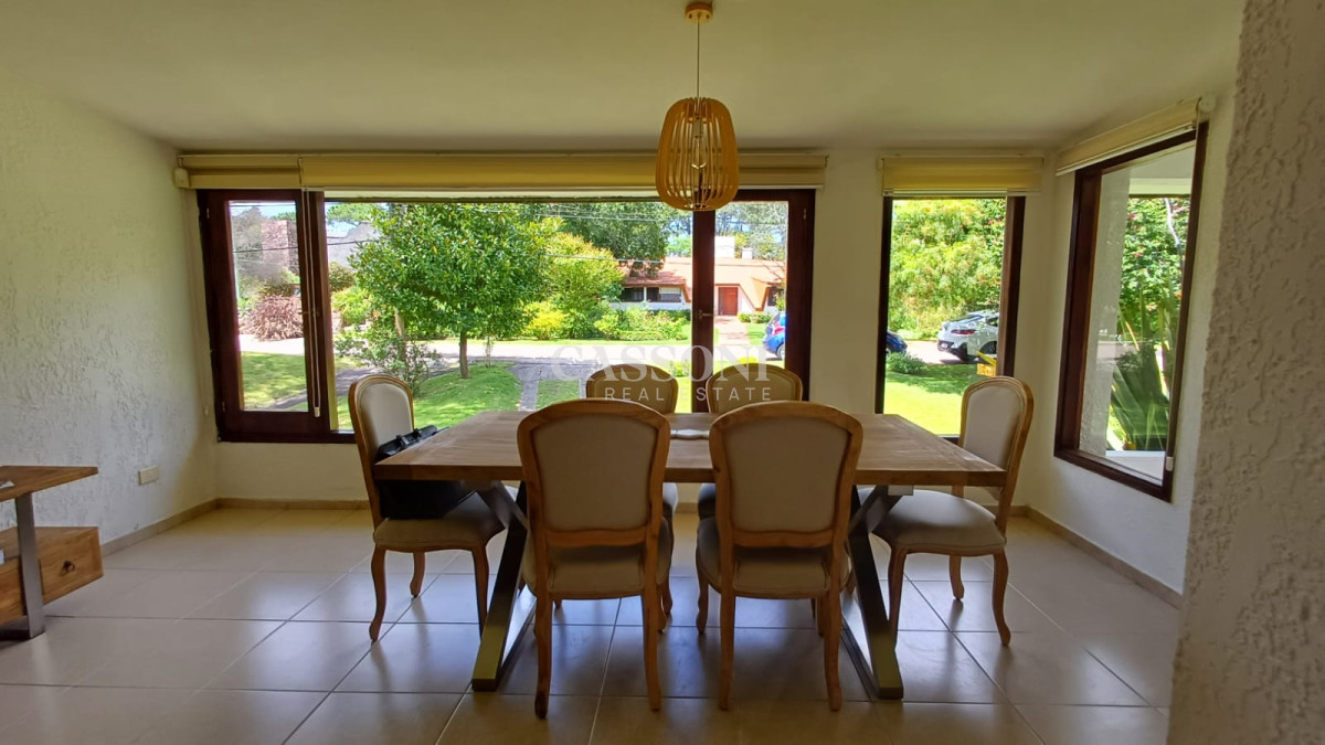 Casa ID.4871 - Vende gran casa para vivir todo el año, de 3 dormitorios en Punta del Este 