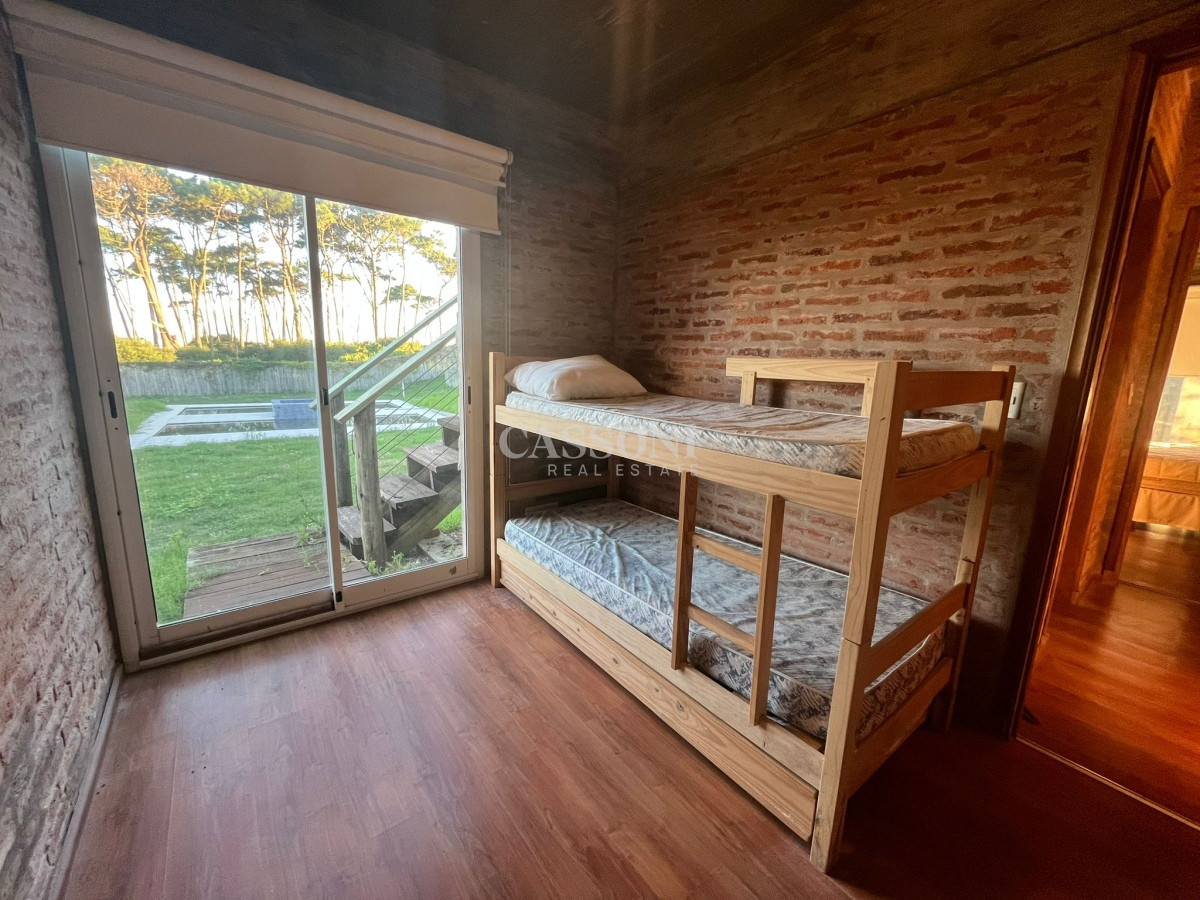 Casa ID.2424 - Casa en Venta de 4 dormitorios en Chihuahua , Punta del este 