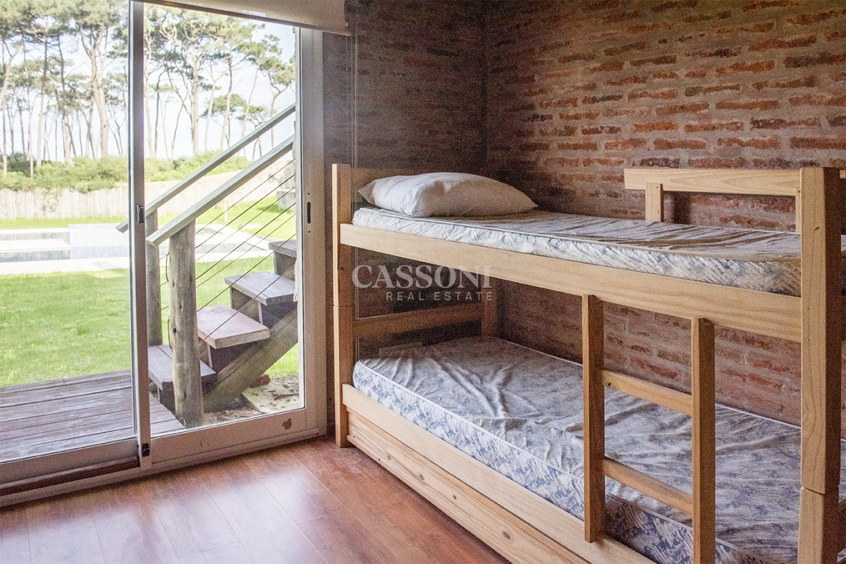 Casa ID.2424 - Casa en Venta de 4 dormitorios en Chihuahua , Punta del este 