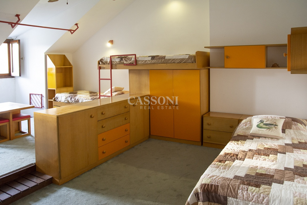 Casa ID.4868 - Casa a la venta en playa mansa Punta Del Este, gran tamaño ubicada en zona privilegiada.