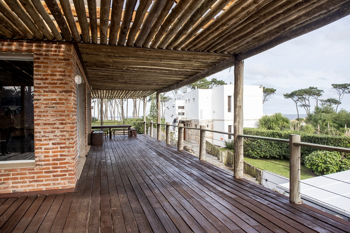 Casa ID.2424 - Casa en Venta de 4 dormitorios en Chihuahua , Punta del este 