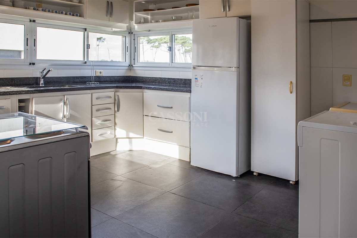 Casa ID.2424 - Casa en Venta de 4 dormitorios en Chihuahua , Punta del este 