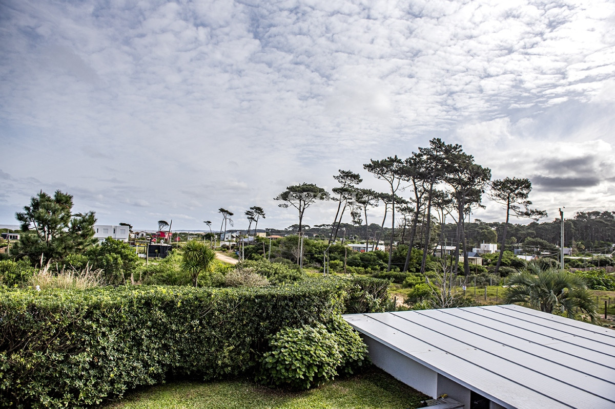 Casa ID.2424 - Casa en Venta de 4 dormitorios en Chihuahua , Punta del este 