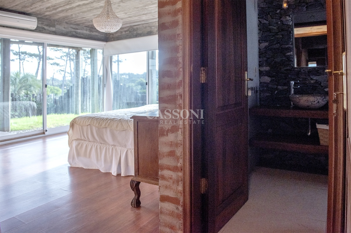 Casa ID.2424 - Casa en Venta de 4 dormitorios en Chihuahua , Punta del este 