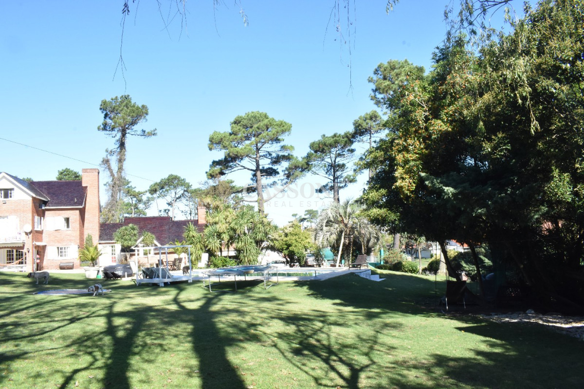 Casa ID.4853 - Vende casa espectacular en playa mansa , Punta del Este 