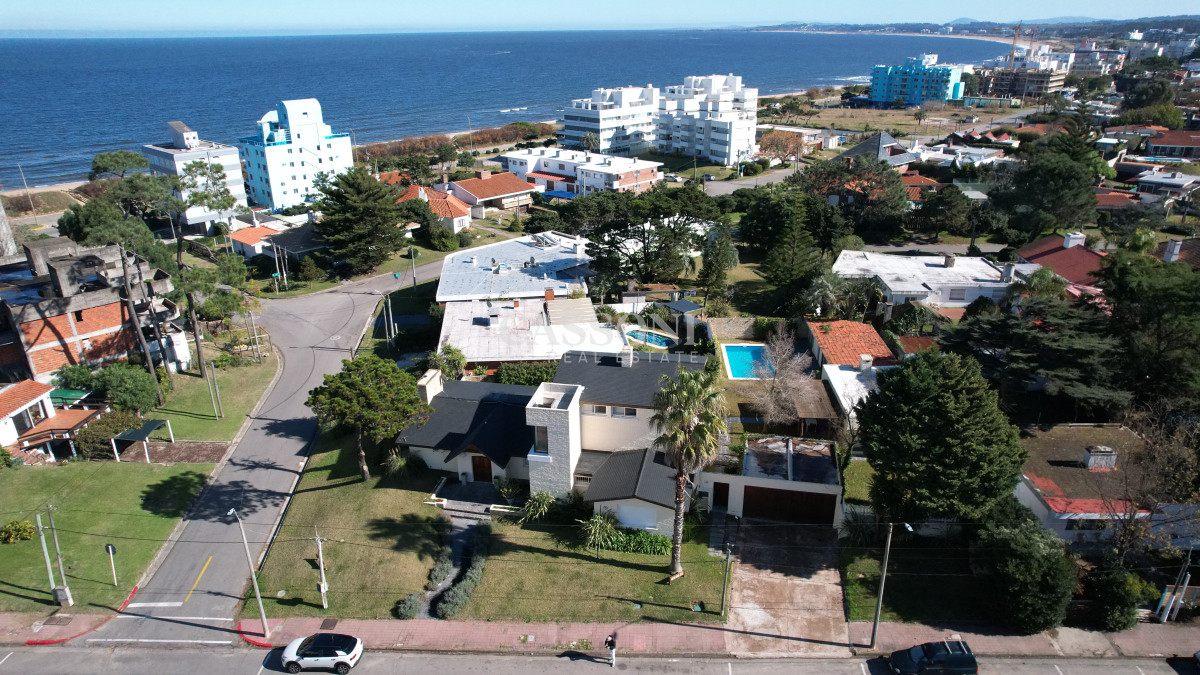 Casa ID.4855 - VENDE CASA DE 4 DORMITORIOS EN EXCELENTE ESTADO, PLAYA MANSA, PUNTA DEL ESTE 