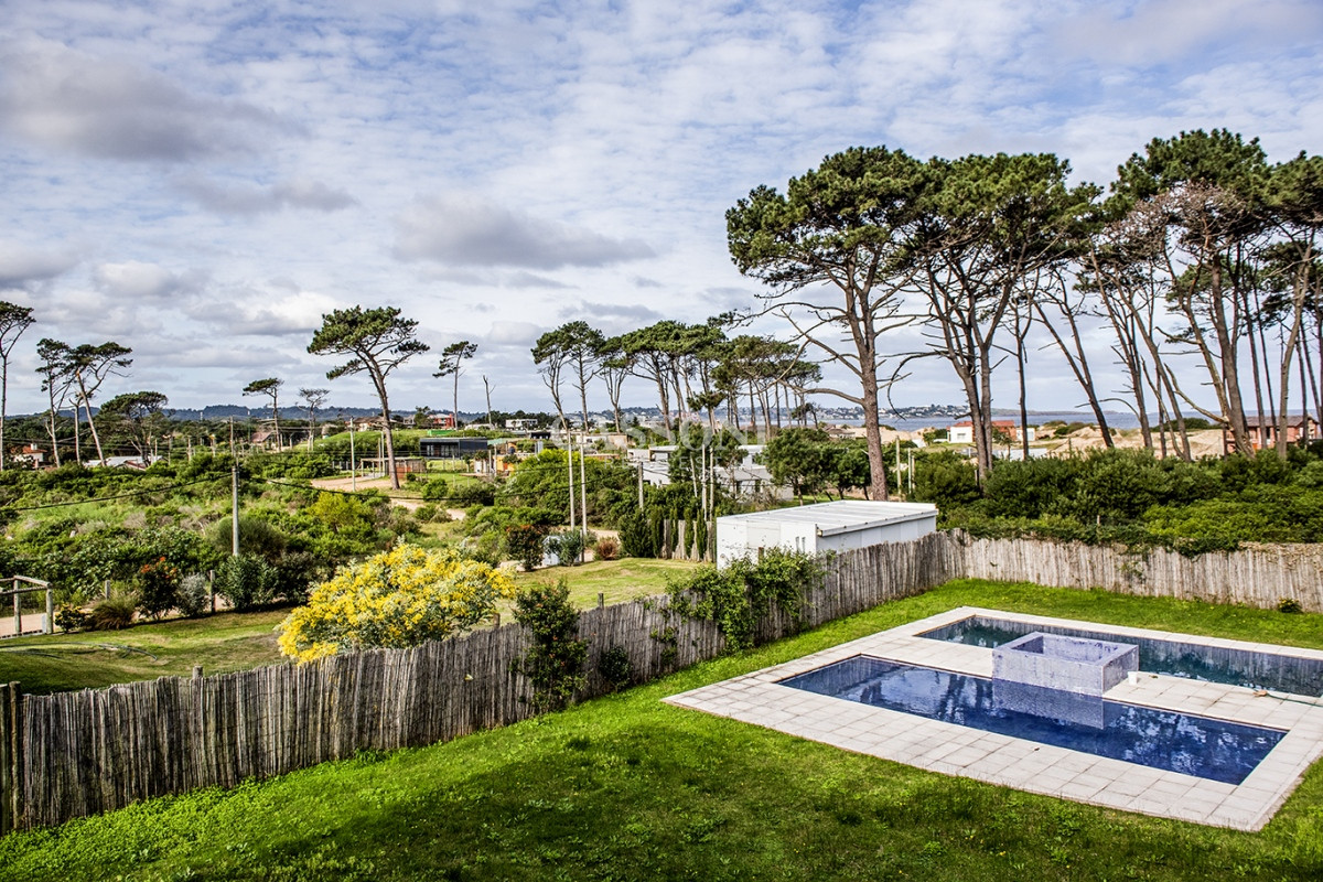Casa ID.2424 - Casa en Venta de 4 dormitorios en Chihuahua , Punta del este 