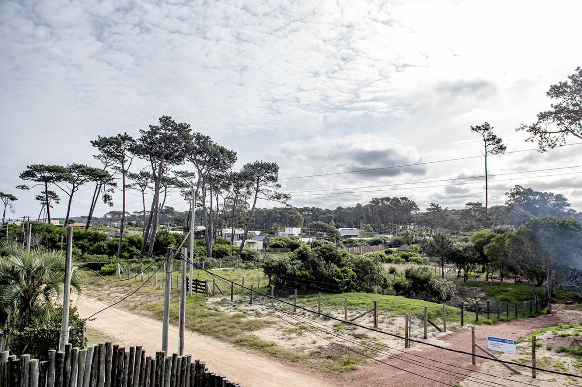 Casa ID.2424 - Casa en Venta de 4 dormitorios en Chihuahua , Punta del este 