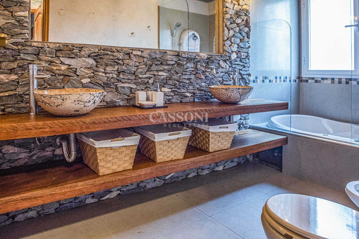 Casa ID.2424 - Casa en Venta de 4 dormitorios en Chihuahua , Punta del este 