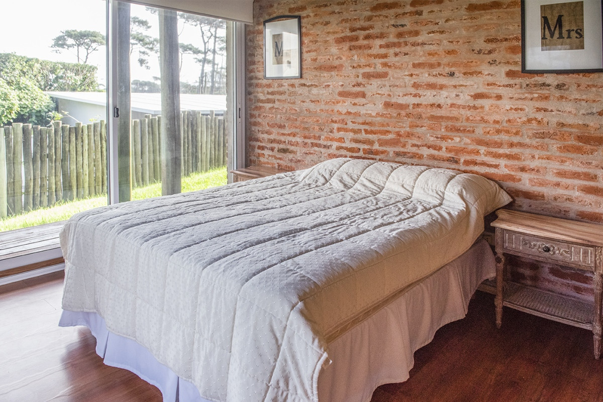 Casa ID.2424 - Casa en Venta de 4 dormitorios en Chihuahua , Punta del este 
