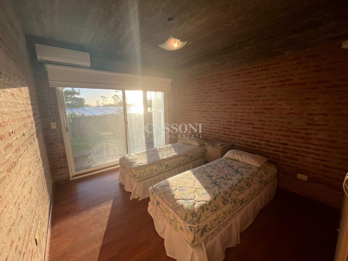 Casa ID.2424 - Casa en Venta de 4 dormitorios en Chihuahua , Punta del este 