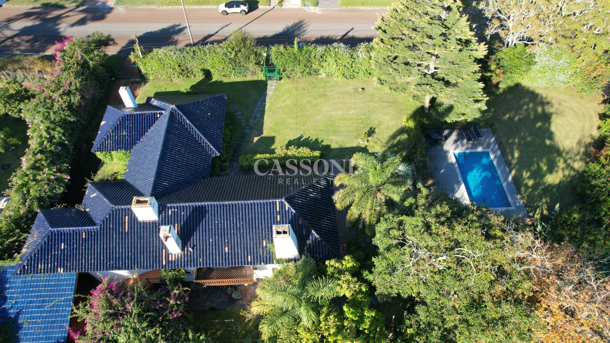 Casa ID.4865 - Espectacular casa en Playa Mansa, a metros del mar. Punta del Este