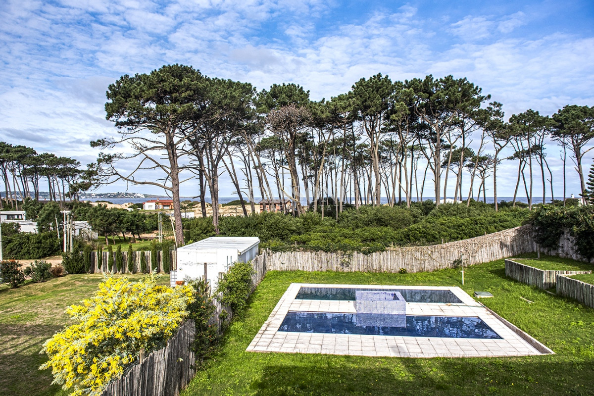 Casa ID.2424 - Casa en Venta de 4 dormitorios en Chihuahua , Punta del este 