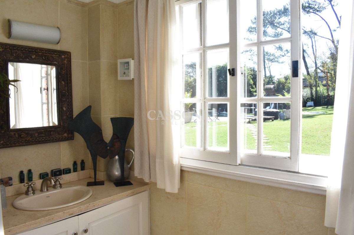 Casa ID.4853 - Vende casa espectacular en playa mansa , Punta del Este 