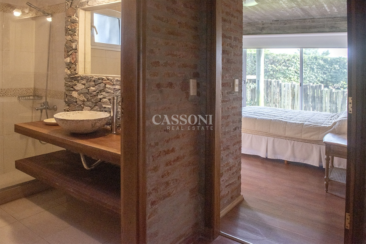 Casa ID.2424 - Casa en Venta de 4 dormitorios en Chihuahua , Punta del este 