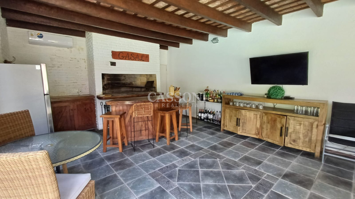 Casa ID.4871 - Vende gran casa para vivir todo el año, de 3 dormitorios en Punta del Este 