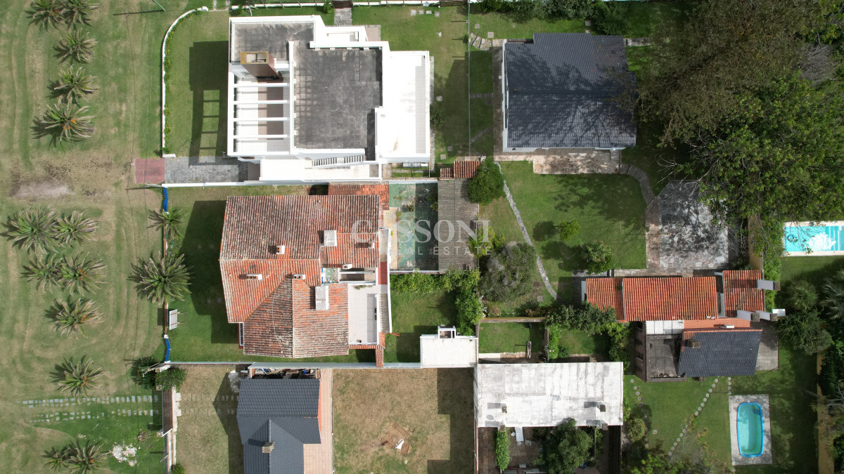 Casa ID.3801 - Importante residencia frente al mar en venta.