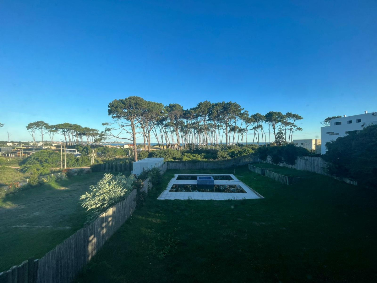Casa ID.2424 - Casa en Venta de 4 dormitorios en Chihuahua , Punta del este 