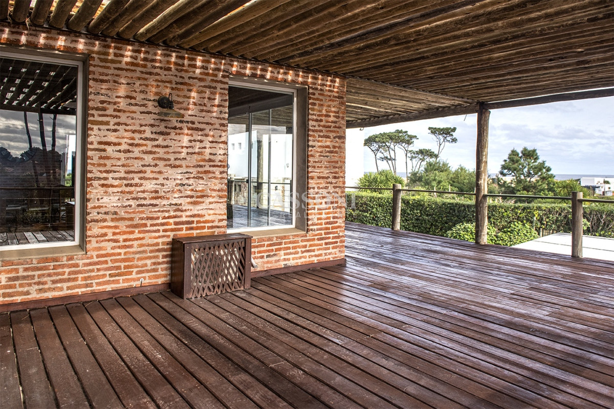 Casa ID.2424 - Casa en Venta de 4 dormitorios en Chihuahua , Punta del este 