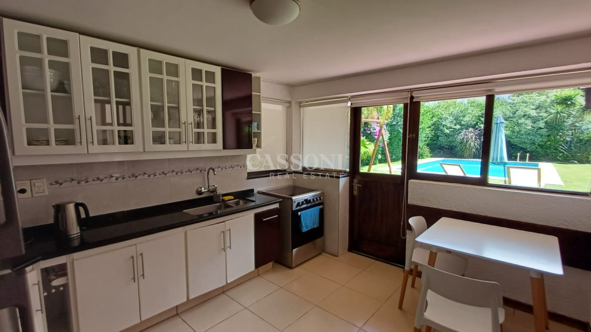 Casa ID.4871 - Vende gran casa para vivir todo el año, de 3 dormitorios en Punta del Este 