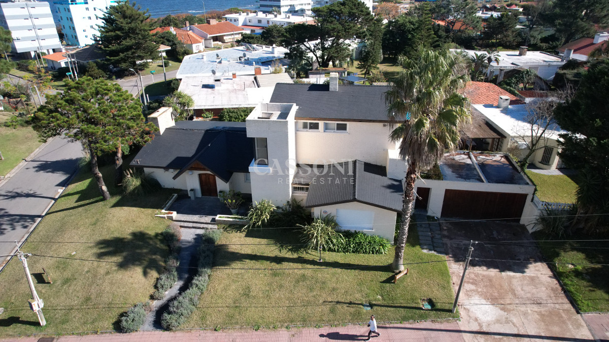 Casa ID.4855 - VENDE CASA DE 4 DORMITORIOS EN EXCELENTE ESTADO, PLAYA MANSA, PUNTA DEL ESTE 