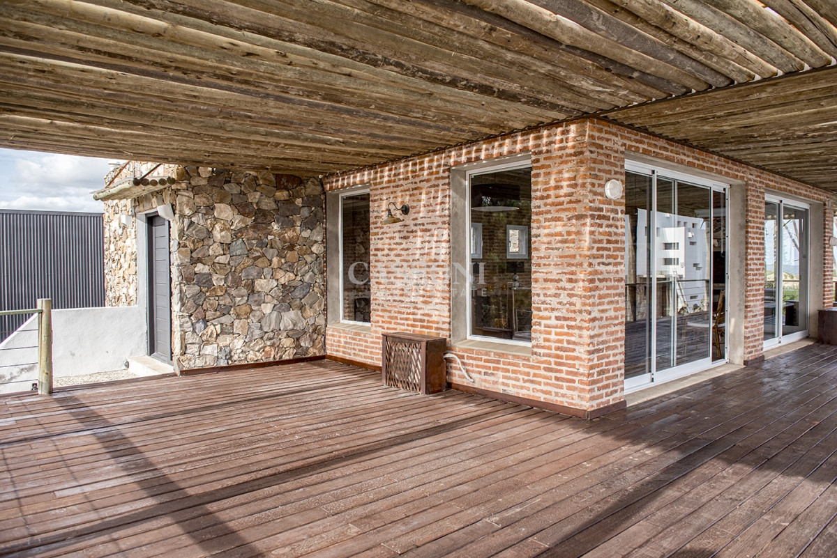 Casa ID.2424 - Casa en Venta de 4 dormitorios en Chihuahua , Punta del este 